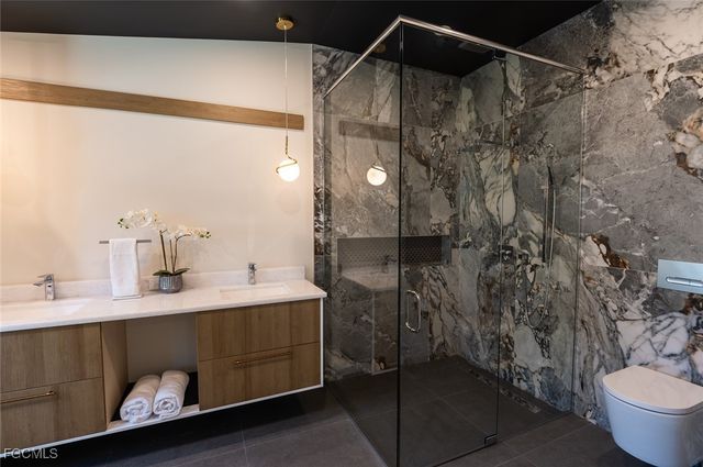 1325 Canterbury DR, Fort Myers, FL 33901