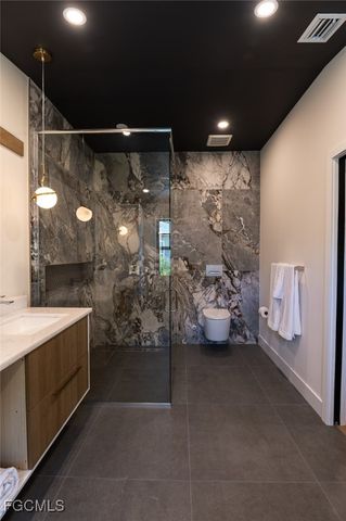 1325 Canterbury DR, Fort Myers, FL 33901