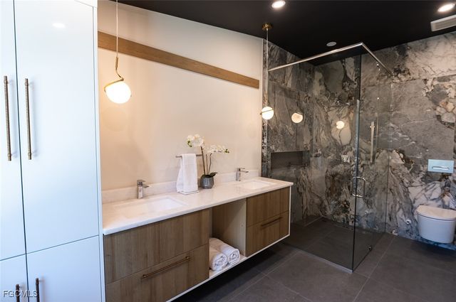 1325 Canterbury DR, Fort Myers, FL 33901