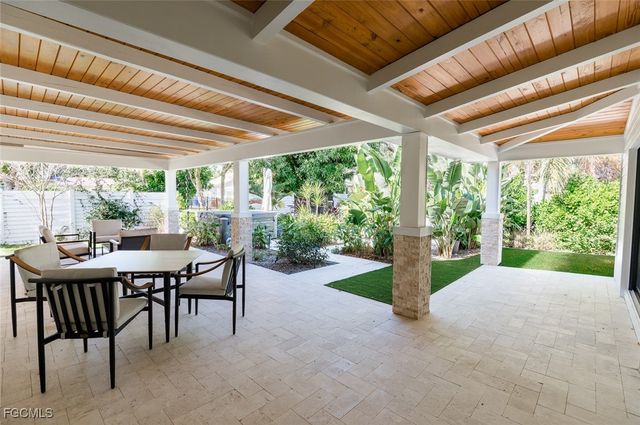 1325 Canterbury DR, Fort Myers, FL 33901