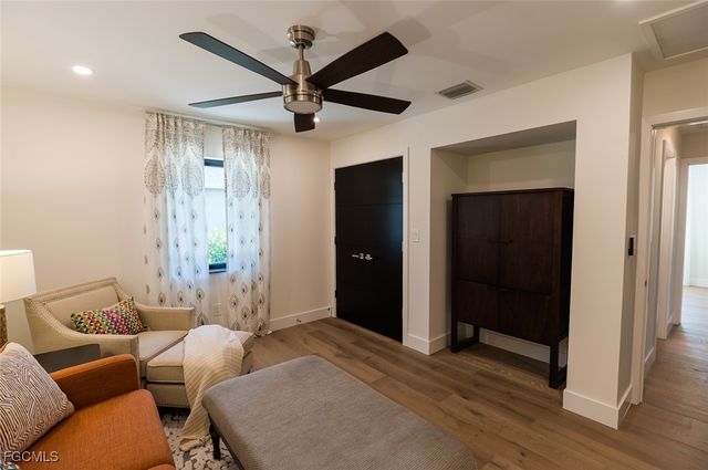 1325 Canterbury DR, Fort Myers, FL 33901