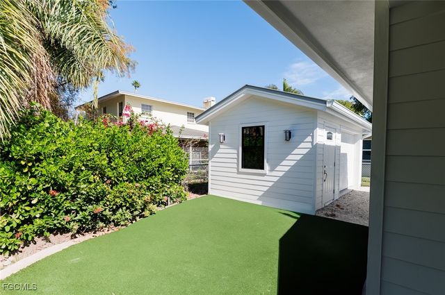 1325 Canterbury DR, Fort Myers, FL 33901