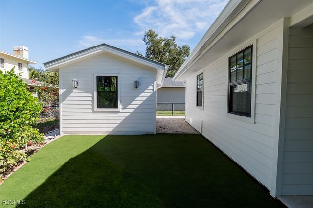 1325 Canterbury DR, Fort Myers, FL 33901