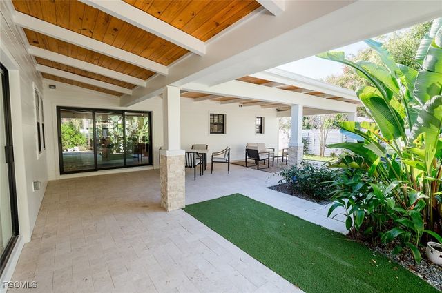 1325 Canterbury DR, Fort Myers, FL 33901