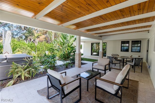 1325 Canterbury DR, Fort Myers, FL 33901