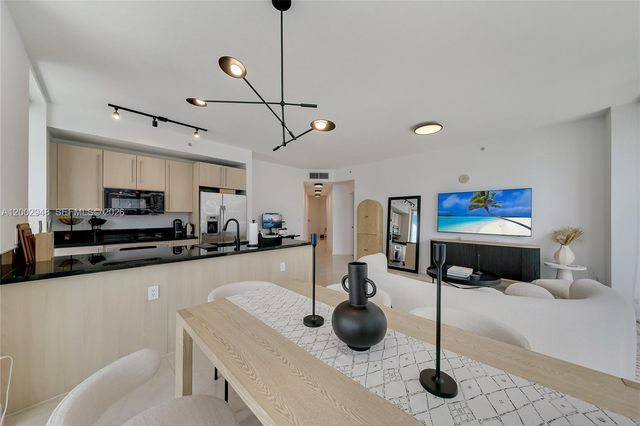 1111 SW 1st Ave 2719-N, Miami, FL 33130