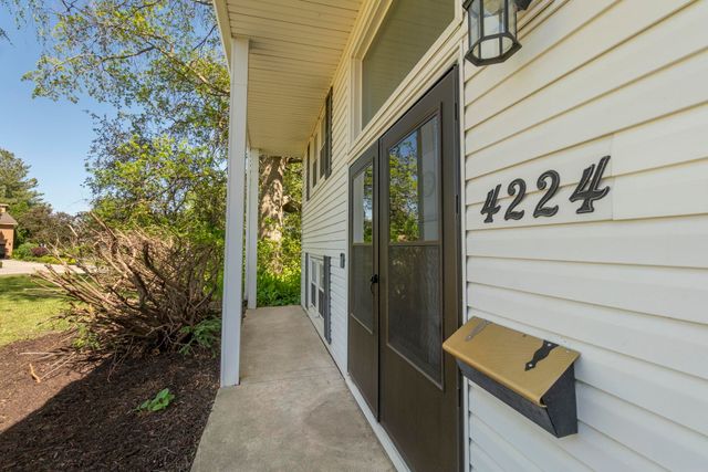 4224 Cherrywood Drive, Cedar Falls, IA 50613