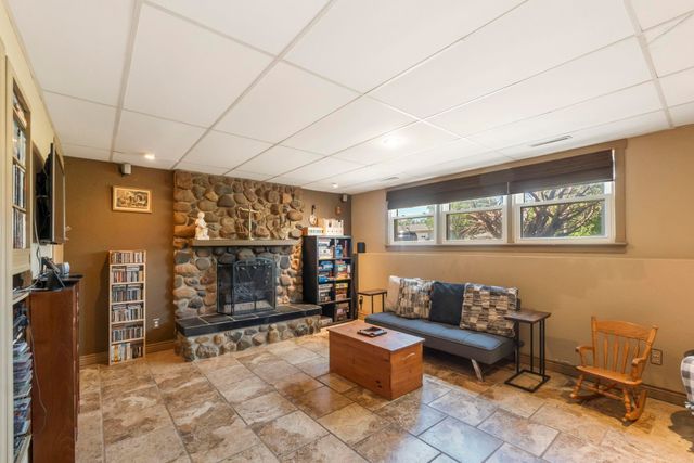 4224 Cherrywood Drive, Cedar Falls, IA 50613