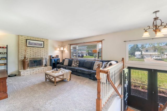 4224 Cherrywood Drive, Cedar Falls, IA 50613