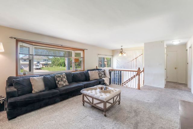 4224 Cherrywood Drive, Cedar Falls, IA 50613
