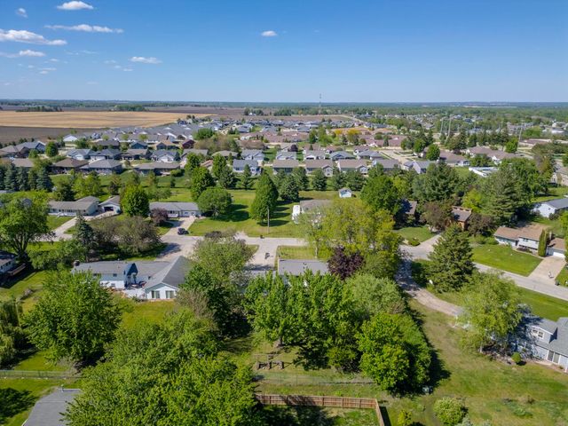 4224 Cherrywood Drive, Cedar Falls, IA 50613