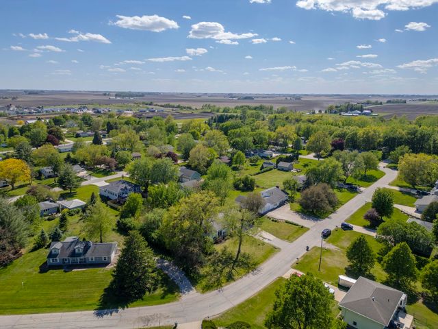4224 Cherrywood Drive, Cedar Falls, IA 50613