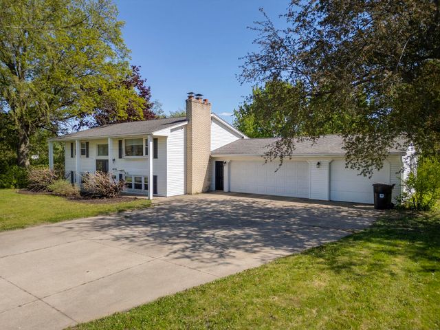 4224 Cherrywood Drive, Cedar Falls, IA 50613