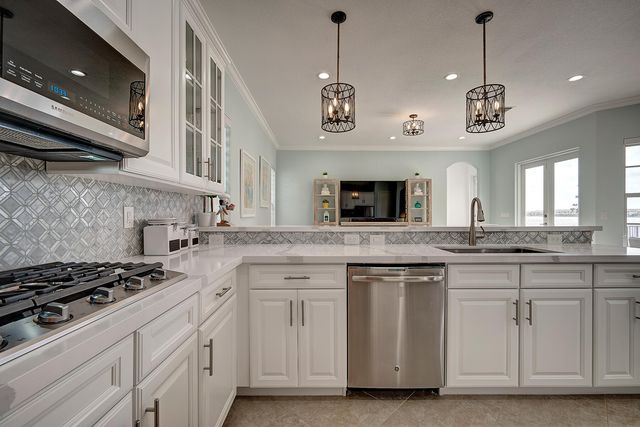 8980 Lakeview Place, Parkland, FL 33076