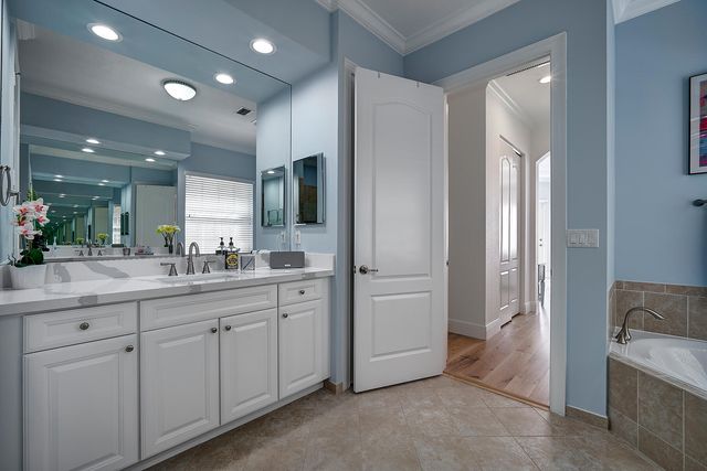 8980 Lakeview Place, Parkland, FL 33076