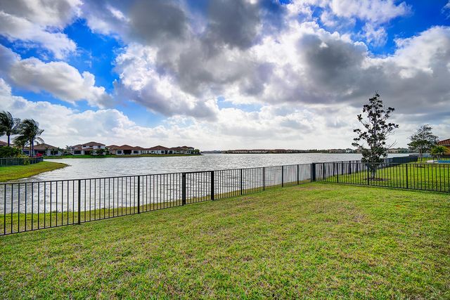 8980 Lakeview Place, Parkland, FL 33076