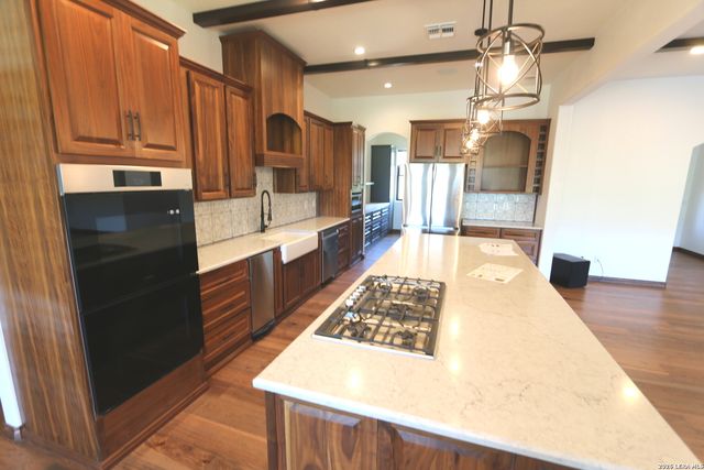 120 Western Way, Adkins, TX 78101