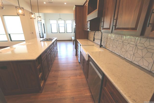 120 Western Way, Adkins, TX 78101