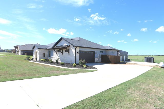 120 Western Way, Adkins, TX 78101