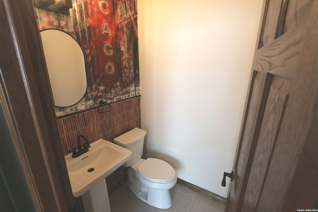 120 Western Way, Adkins, TX 78101
