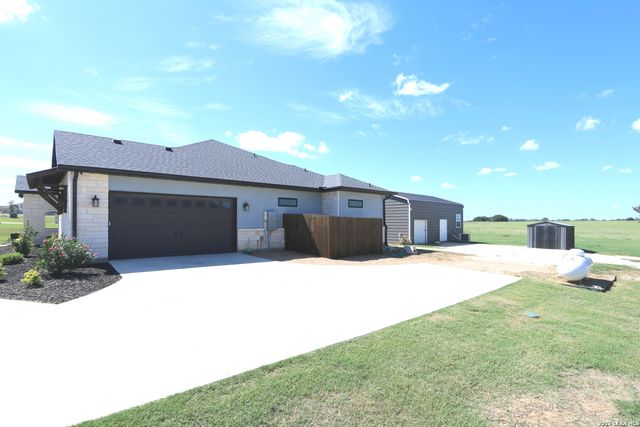 120 Western Way, Adkins, TX 78101