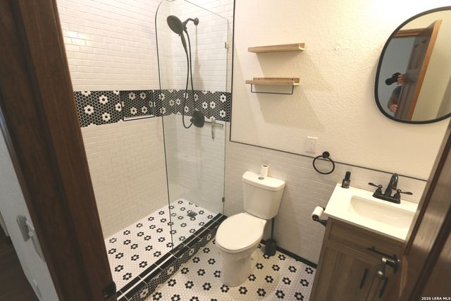120 Western Way, Adkins, TX 78101