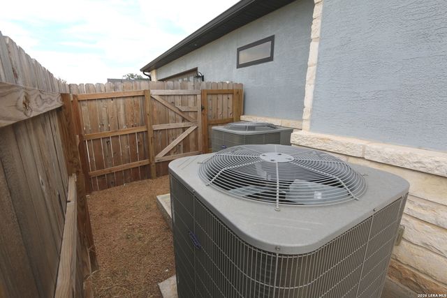 120 Western Way, Adkins, TX 78101