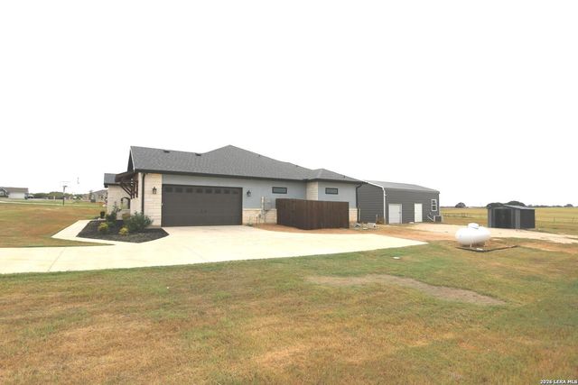120 Western Way, Adkins, TX 78101