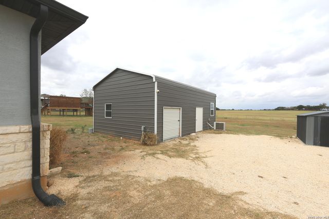 120 Western Way, Adkins, TX 78101