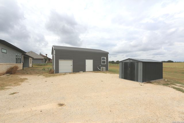 120 Western Way, Adkins, TX 78101