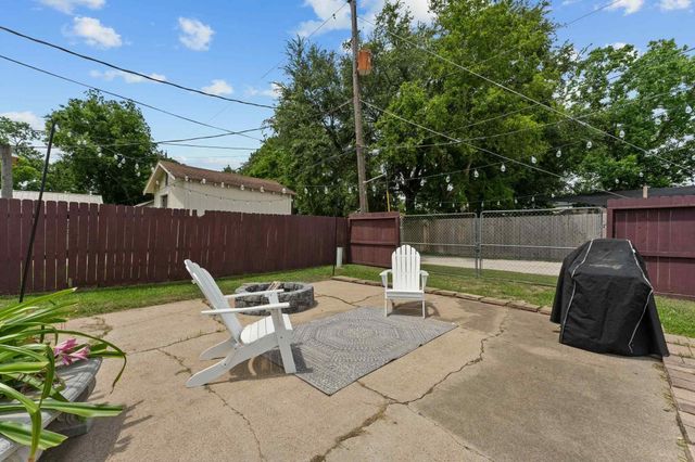 2102 Pearland Avenue, Pearland, TX 77581
