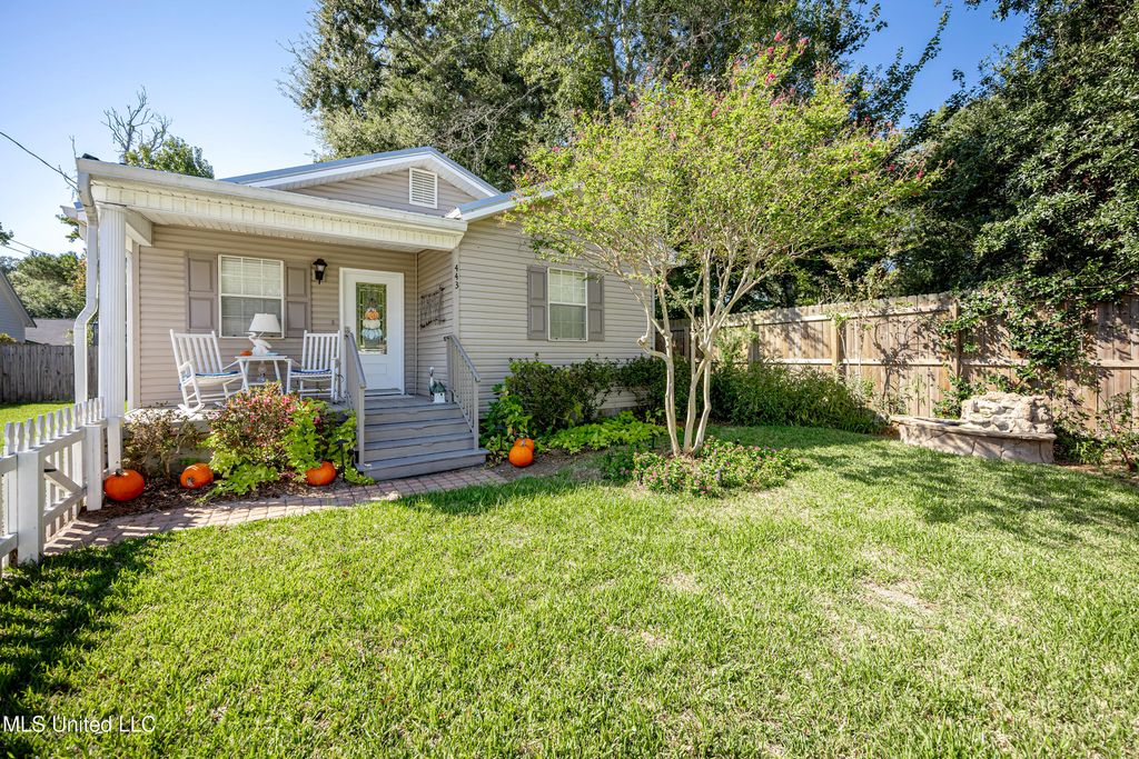 443 Bills Avenue, Ocean Springs, MS 39564