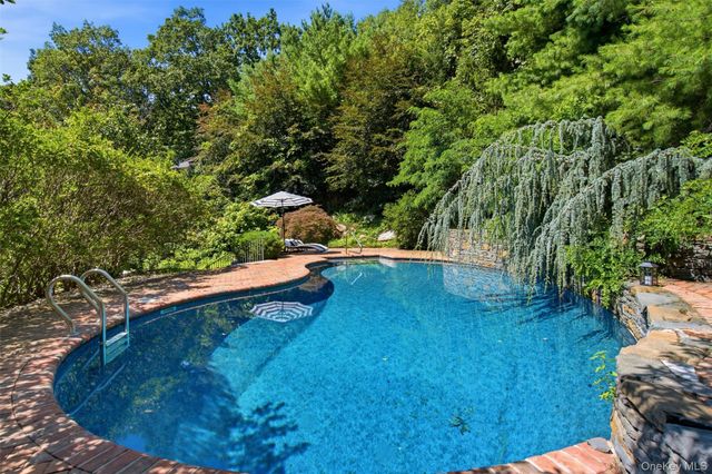 4 Jefferson Landing Circle, Port Jefferson, NY 11777