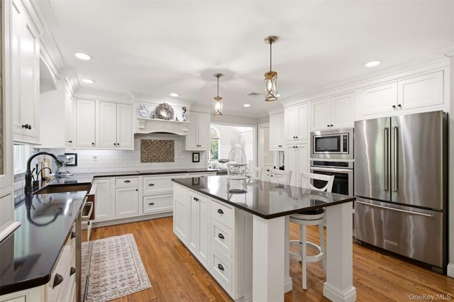 4 Jefferson Landing Circle, Port Jefferson, NY 11777