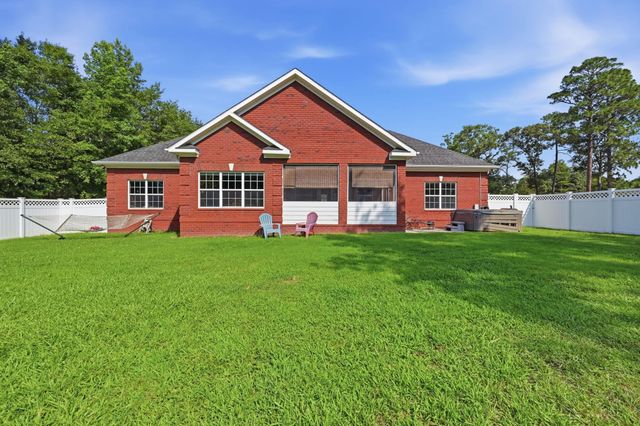 1071 Forest Dr., Conway, SC 29526