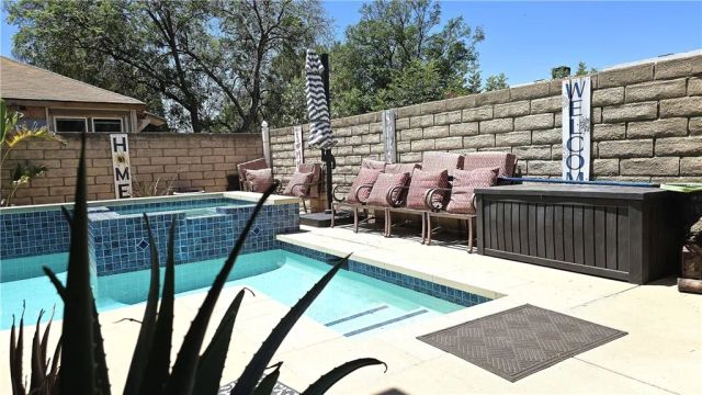 8467 Penfield Avenue, Winnetka, CA 91306