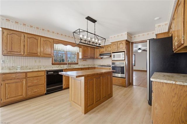 613 Royal Grant DR, Chesapeake, VA 23322