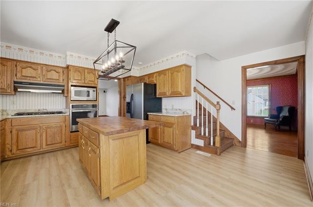 613 Royal Grant DR, Chesapeake, VA 23322