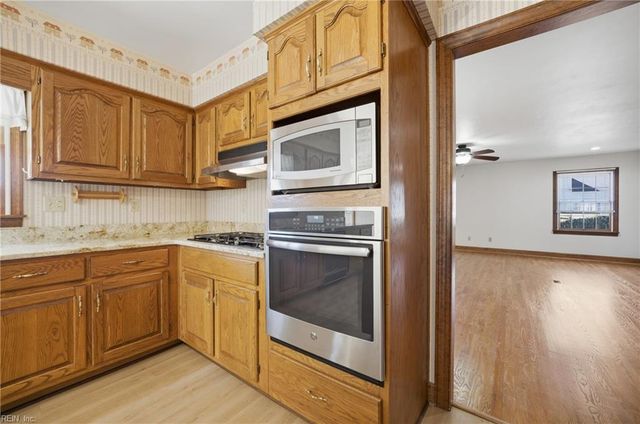 613 Royal Grant DR, Chesapeake, VA 23322