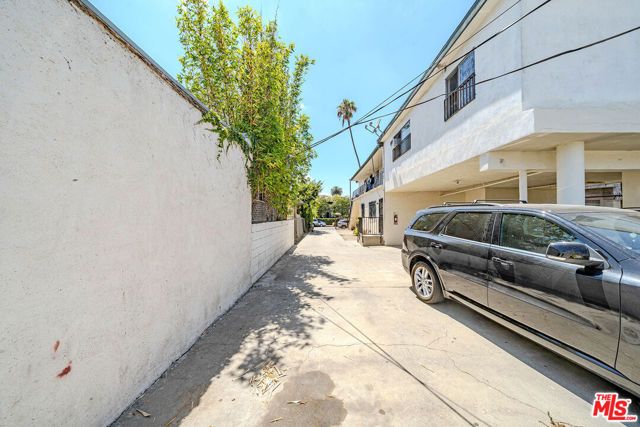 1518 S Hobart Boulevard, Los Angeles, CA 90006