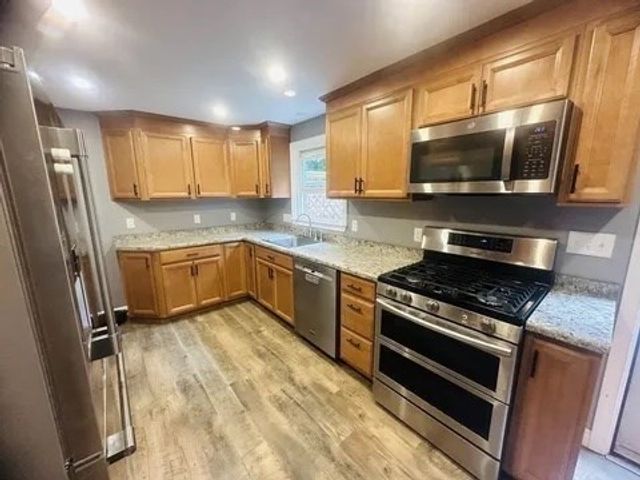 3 Pleasant Ct R, Medfield, MA 02052