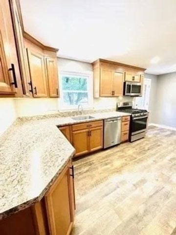 3 Pleasant Ct R, Medfield, MA 02052