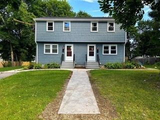 3 Pleasant Ct R, Medfield, MA 02052