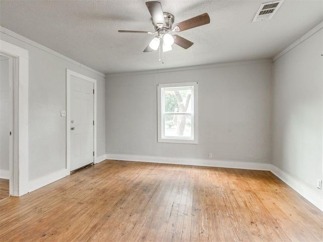 1214 W Logan, Guthrie, OK 73044