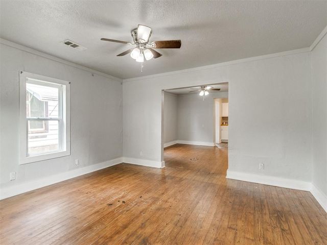 1214 W Logan, Guthrie, OK 73044