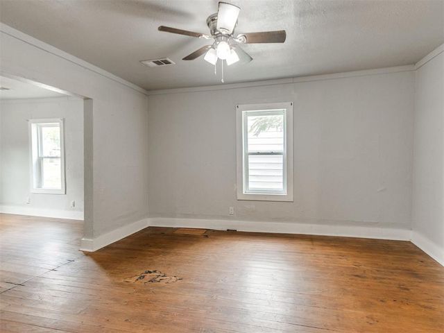 1214 W Logan, Guthrie, OK 73044