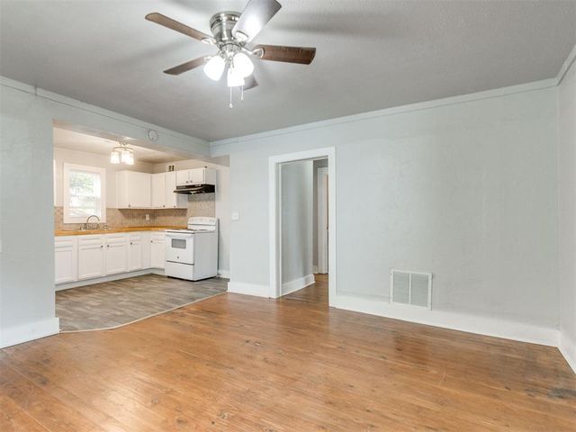 1214 W Logan, Guthrie, OK 73044