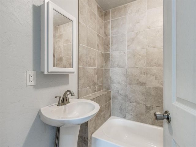 1214 W Logan, Guthrie, OK 73044