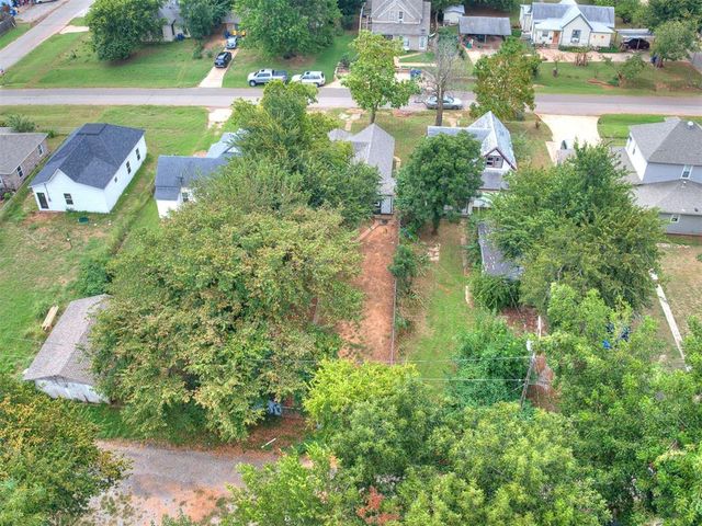 1214 W Logan, Guthrie, OK 73044