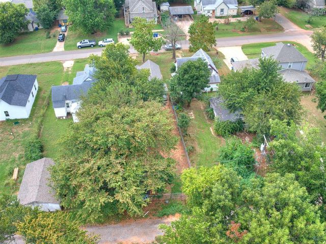 1214 W Logan, Guthrie, OK 73044